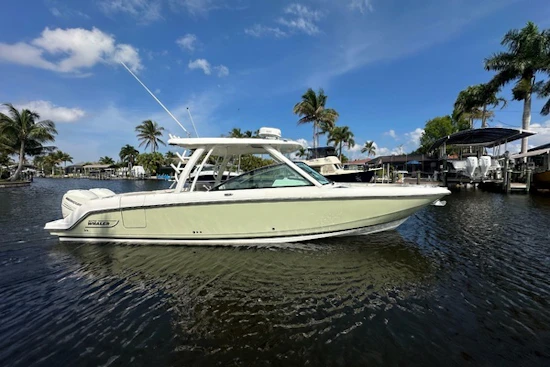 Boston Whaler 320 Vantage Yacht For Sale