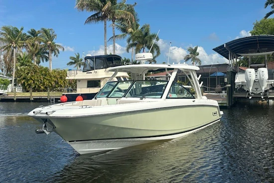 Boston Whaler 320 Vantage Yacht For Sale