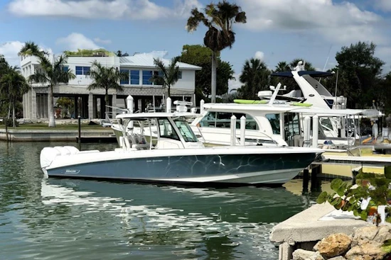 Boston Whaler 350 Outrage Yacht For Sale