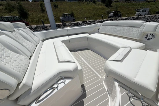 Tiara Yachts 48 LS Yacht For Sale