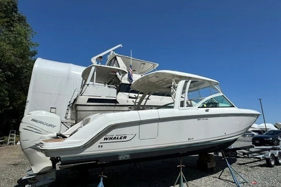 Boston Whaler 320 Vantage Yacht For Sale