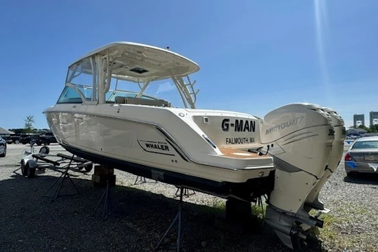 Boston Whaler 320 Vantage Yacht For Sale