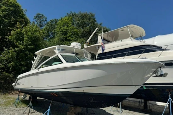 Boston Whaler 320 Vantage Yacht For Sale