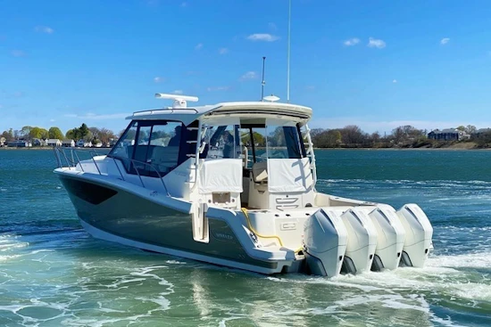 Boston Whaler 405 Conques Yacht For Sale