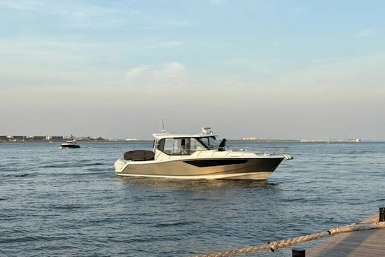 Boston Whaler 405 Conques Yacht For Sale