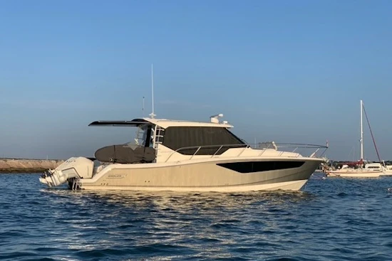Boston Whaler 405 Conques Yacht For Sale
