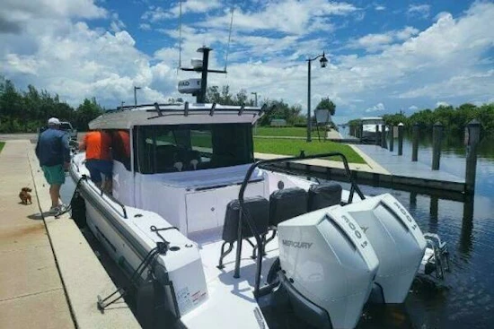 Axopar 37 XC CROSS CABIN Yacht For Sale