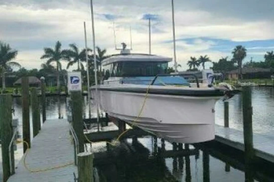 Axopar 37 XC CROSS CABIN Yacht For Sale