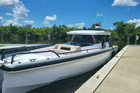Axopar 37 XC CROSS CABIN Yacht For Sale