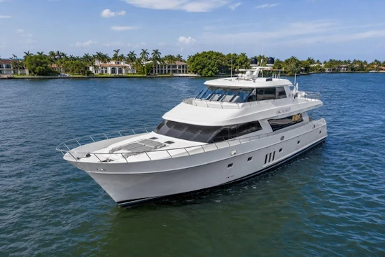 Ocean Alexander 90 Skylounge Yacht For Sale