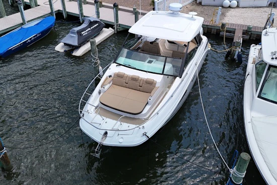 Sea Ray 320 Sundancer OB Yacht For Sale