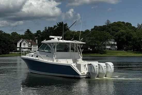 Pursuit OS 385 Offshore Yacht For Sale