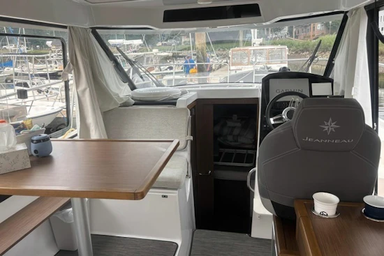 Jeanneau NC WEEKENDER 895 Yacht For Sale