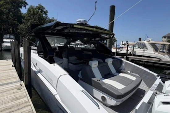 Cruisers Yachts  Yacht For Sale