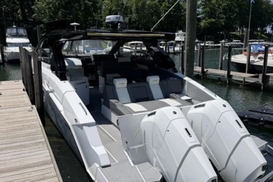 Cruisers Yachts  Yacht For Sale