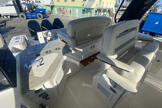 Boston Whaler 350 Realm Yacht For Sale