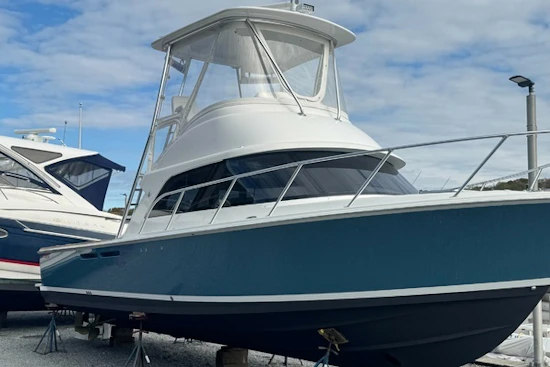 Bertram 35 Flybridge Yacht For Sale