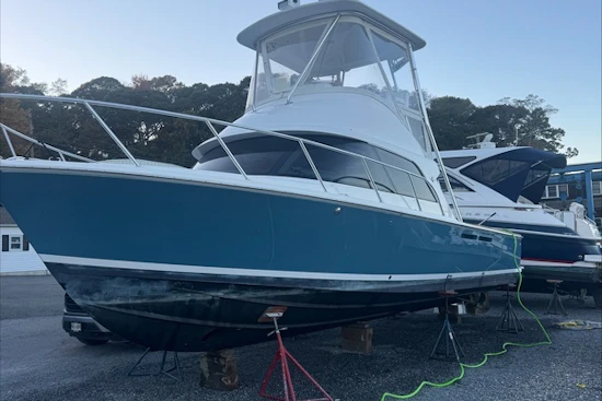 Bertram 35 Flybridge Yacht For Sale