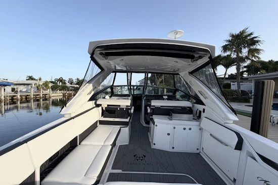 Monterey 385SE Super Express Yacht For Sale
