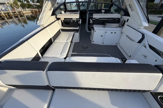Monterey 385SE Super Express Yacht For Sale