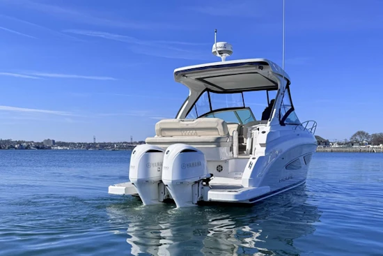 Regal 33 XO Yacht For Sale