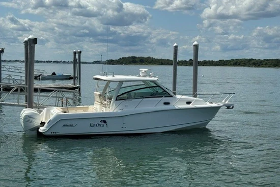 Boston Whaler Conquest Yacht For Sale