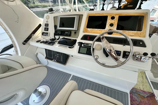 Silverton 50 Convertible Yacht For Sale