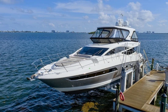 Sea Ray L590 Flybridge Yacht For Sale