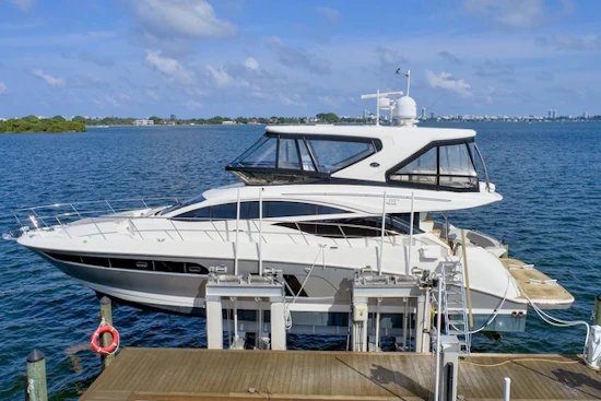 Sea Ray L590 Flybridge Yacht For Sale