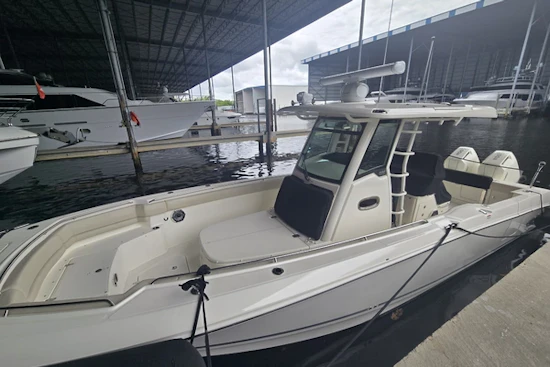 Boston Whaler 330 Outrage Yacht For Sale