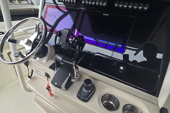 Boston Whaler 330 Outrage Yacht For Sale