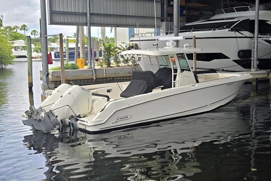 Boston Whaler 330 Outrage Yacht For Sale