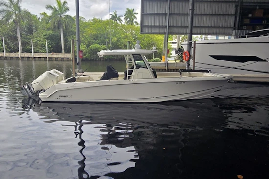 Boston Whaler 330 Outrage Yacht For Sale