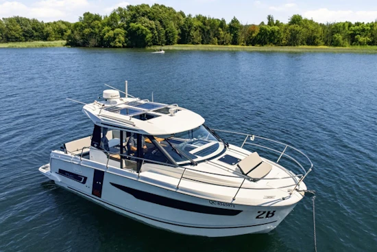 Jeanneau NC 895 Yacht For Sale