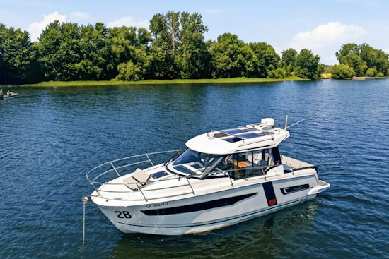 Jeanneau NC 895 Yacht For Sale