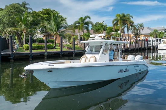 Everglades 335 CC Yacht For Sale
