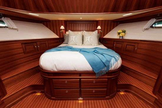 Hunt Yachts 72 Flybridge Yacht For Sale