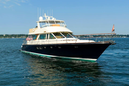 Hunt Yachts 72 Flybridge Yacht For Sale