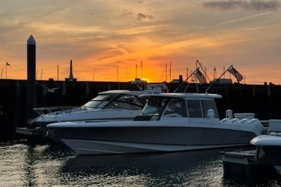 Boston Whaler 380 Outrage Yacht For Sale