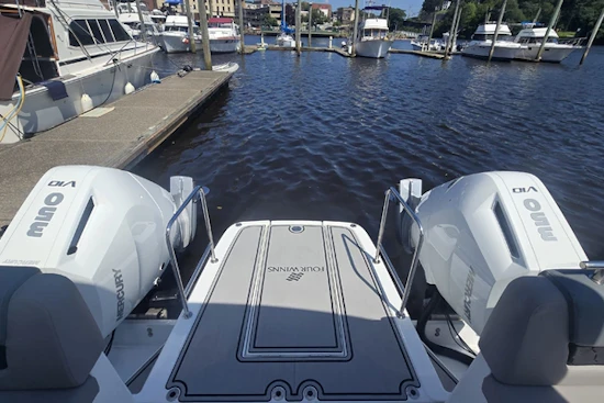 Four Winns TH36 Yacht For Sale