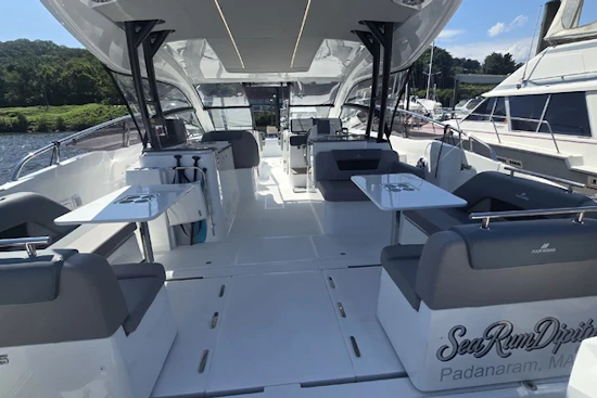Four Winns TH36 Yacht For Sale