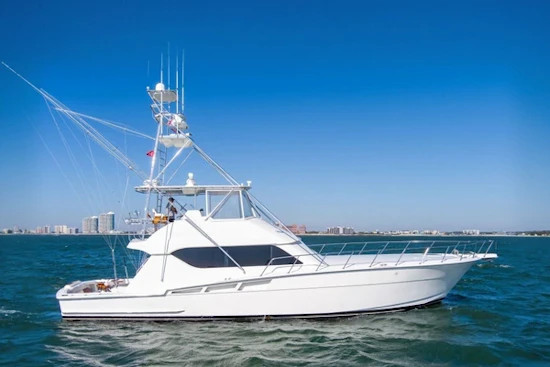 Hatteras 60 Convertible Yacht For Sale