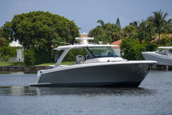 Tiara Yachts 38LS Yacht For Sale