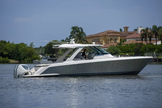 Tiara Yachts 38LS Yacht For Sale