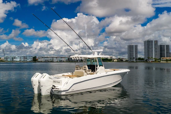 Boston Whaler 330 Outrage Yacht For Sale