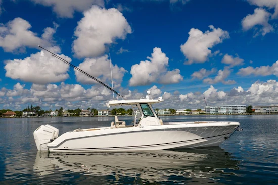 Boston Whaler 330 Outrage Yacht For Sale