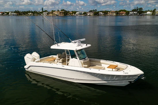 Boston Whaler 330 Outrage Yacht For Sale