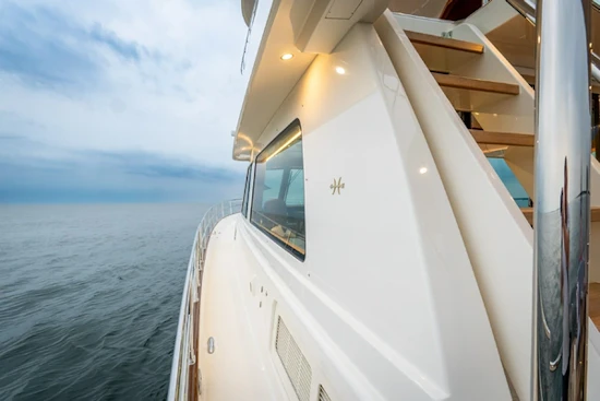 Hunt Yachts 56 Flybridge Yacht For Sale