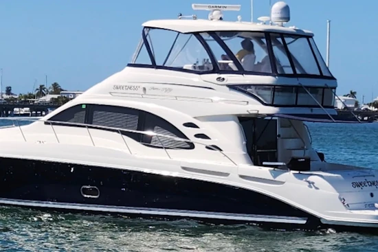 Sea Ray 550 SEDAN BRIDGE Yacht For Sale