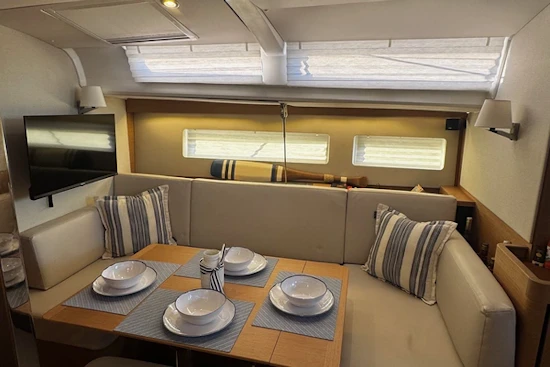 Jeanneau 440 Yacht For Sale